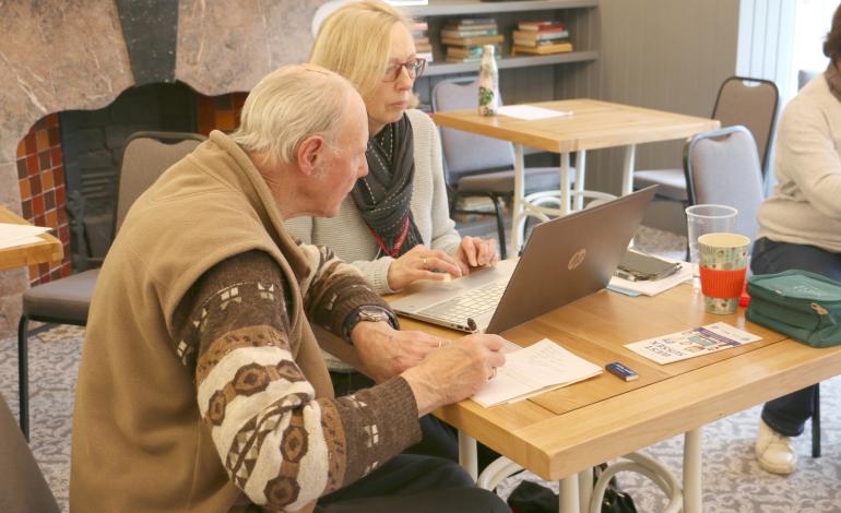 Hometech volunteer assisting 