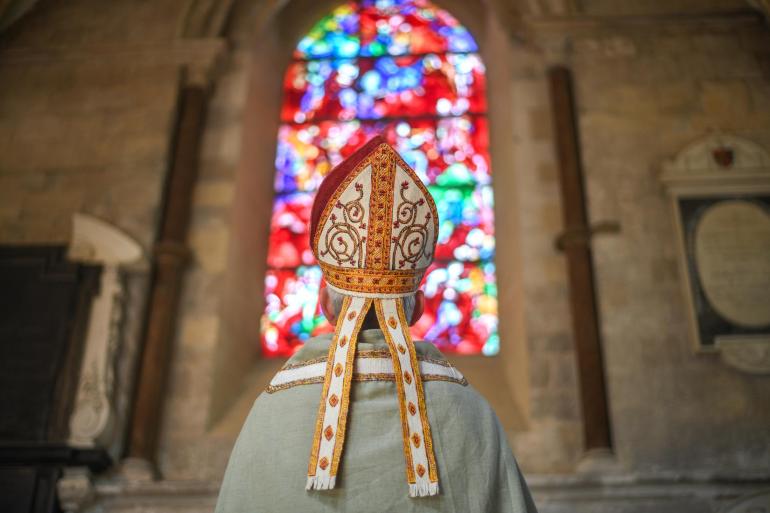 St Richard admire the Chagall Window