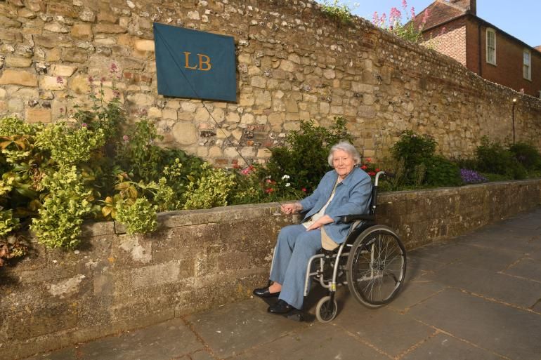 Dame Patricia unveiling a plaque for Leonard Bernstein in the Cathedral Close, as part of the Cathedral's 950th anniversary celebrations and the 60th anniversary of Bernstein's Chichester Psalms (Russell Sach, 2025)